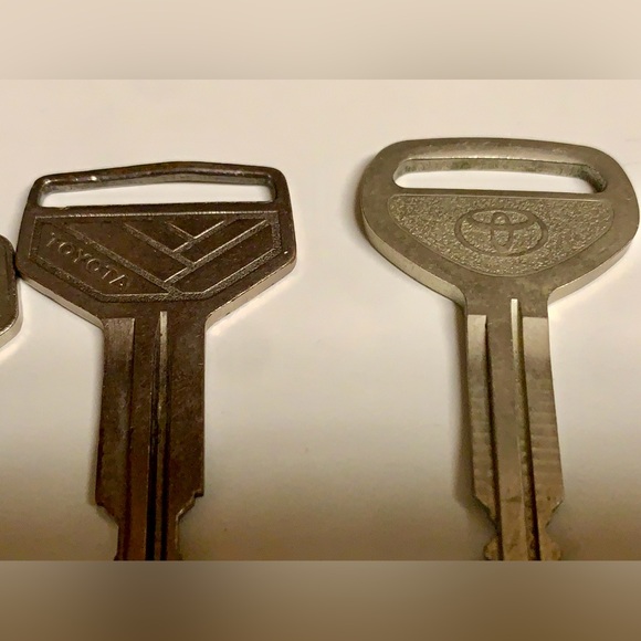 Lot of 4 1990 Vintage Toyota 4Runner Car Keys - Picture 6 of 7